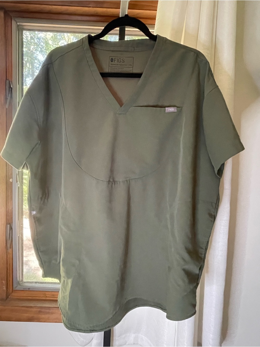 FIGS Halle v neck tunic scrub top